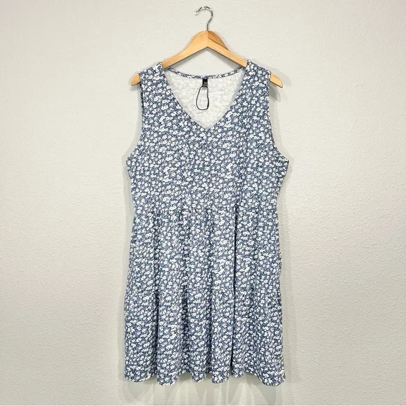 NWOT Boutique Floral Sleevless V-neck Shirt-Dress - Picture 2 of 12